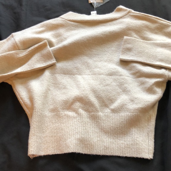 Cute vneck sweater - Picture 5 of 5